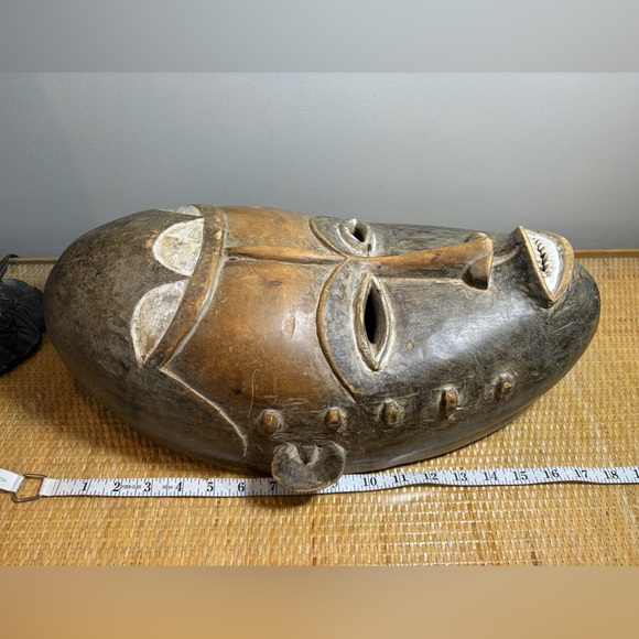 Vintage African wood hand carved large mask wall hanging in excellent condition - Picture 6 of 7